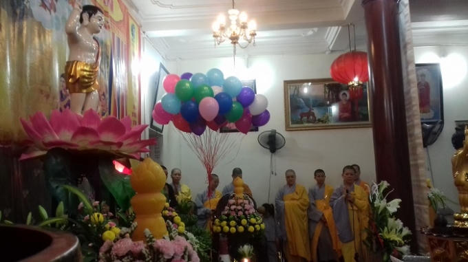Chương trình đại lễ Phật đản tại chùa Cát Linh được nhà chùa phối hợp với Thành hội Phật giáo Hà Nội tổ chức.