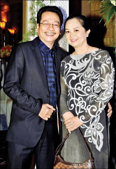 Nghệ sỹ Hoàng Dũng và vợ.