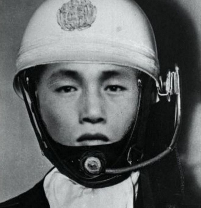 Phác thảo chân dung tên cướp giả mạo cảnh sát chặn xe chở tiền của Nihon Shintaku Ginko năm 1968.