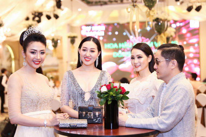 Tân hoa hậu Võ Nhật Phượng khoe vẻ đẹp yêu kiều bên cạnh các người đẹp, doanh nhân.