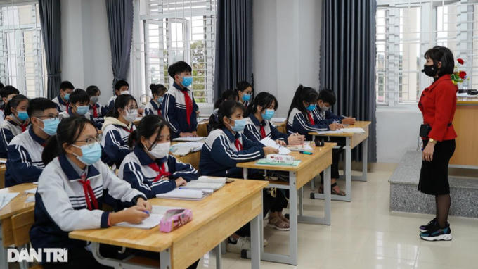 Hàng ngàn học sinh được quay lại trường học. (Ảnh: Dân trí)