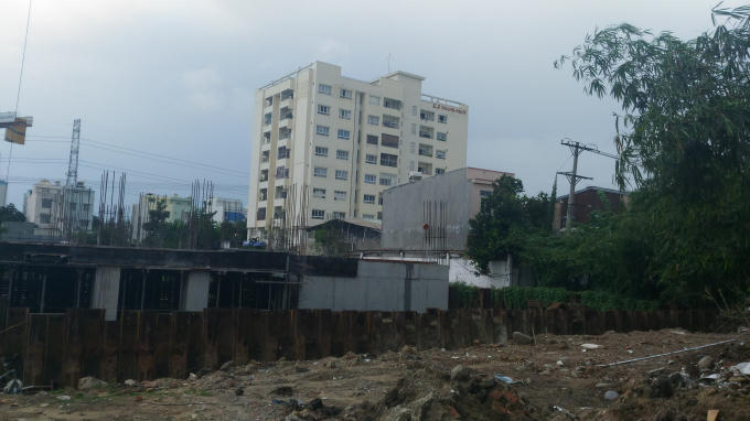 Một hạng mục nhỏ phần móng mởi chỉ hoàn thành sơ sài.