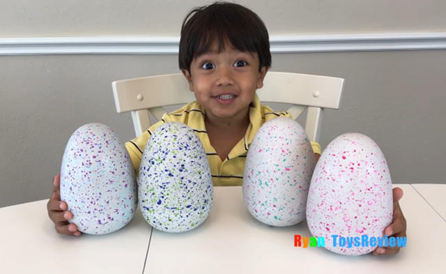 Cậu bé Ryan, 6 tuổi, kiếm 11 triệu USD/năm nhờ một tài khoản trên Youtube. (Nguồn: YouTube / RyanToysreview)