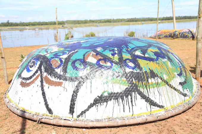 Nhờ các bức bích họa, xã biển Tam Thanh trở nên vô cùng nổi tiếng.