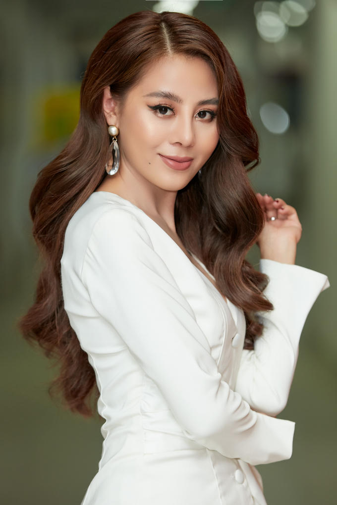 Nam Thư xuất hiện xinh đẹp tại chương trình.