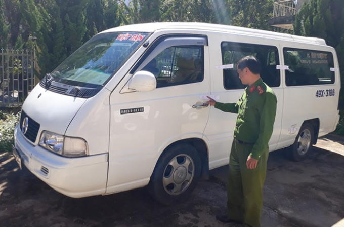 Qua truy tìm, sau đó Công an TP Đà Lạt phát hiện chiếc xe đậu trong bãi giữ cách hiện hiện trường khoảng 500m.