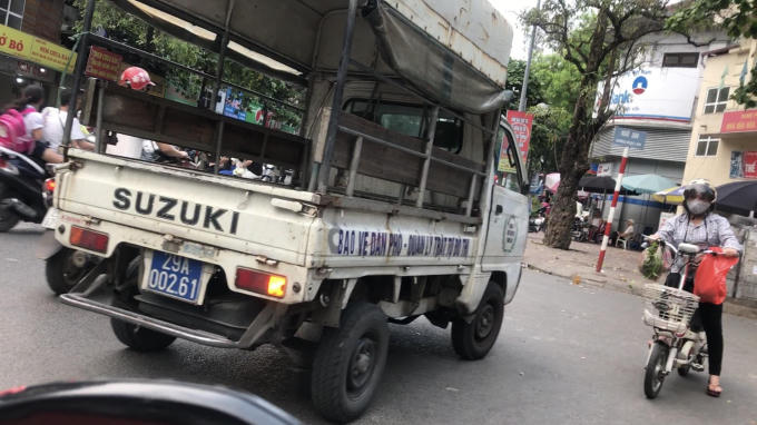 Chiếc xe thực thi nhiệm vụ xử lý vi phạm trật tự đô thị tại khu vực chợ tạm Gia Lâm.