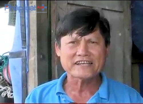 Ông Đặng Văn Tý (xã Hải Thanh) cho biết, cá chết do nguồn nước ô nhiễm của nhà máy chế biến hải sản trên địa bàn xả ra.
