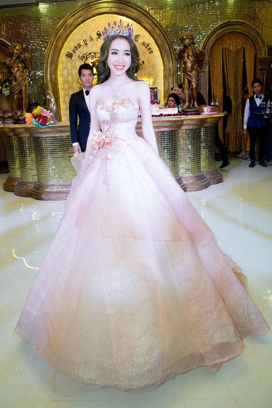 Ngắm những nàng “công chúa” đẹp nhất trong showbiz Việt