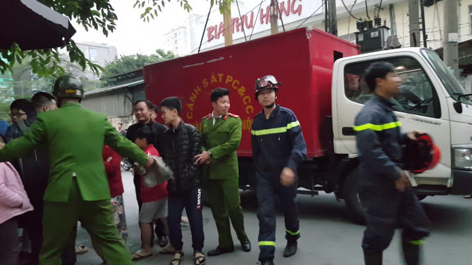 Hà Nội: Cháy ở chung cư trên đường Nguyễn Phong Sắc làm nhiều người hoảng loạn