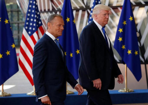 Chủ tịch EC Donald Tusk và Tổng thống Mỹ Trump tại hội nghị G7, Belgum, ngày 25/5 (Ảnh: Reuters)
