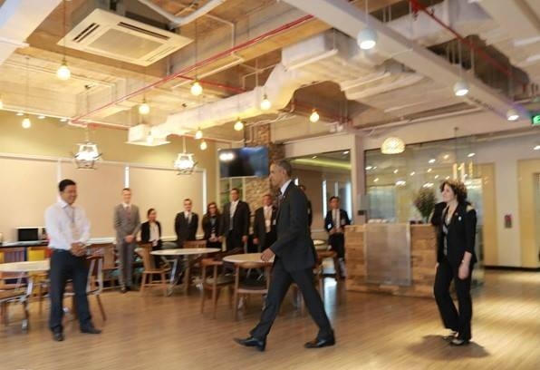To&agrave;n cảnh ng&agrave;y l&agrave;m việc đầu ti&ecirc;n của Tổng thống Obama tại TP Hồ Ch&iacute; Minh