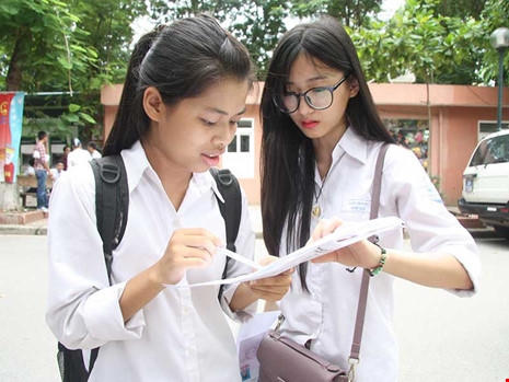 Nhiều thí sinh cảm thấy lo lắng khi phương án thi năm 2017 đưa ra tới 120 câu hỏi cho mỗi bài thi tổ hợp. Ảnh: PH.