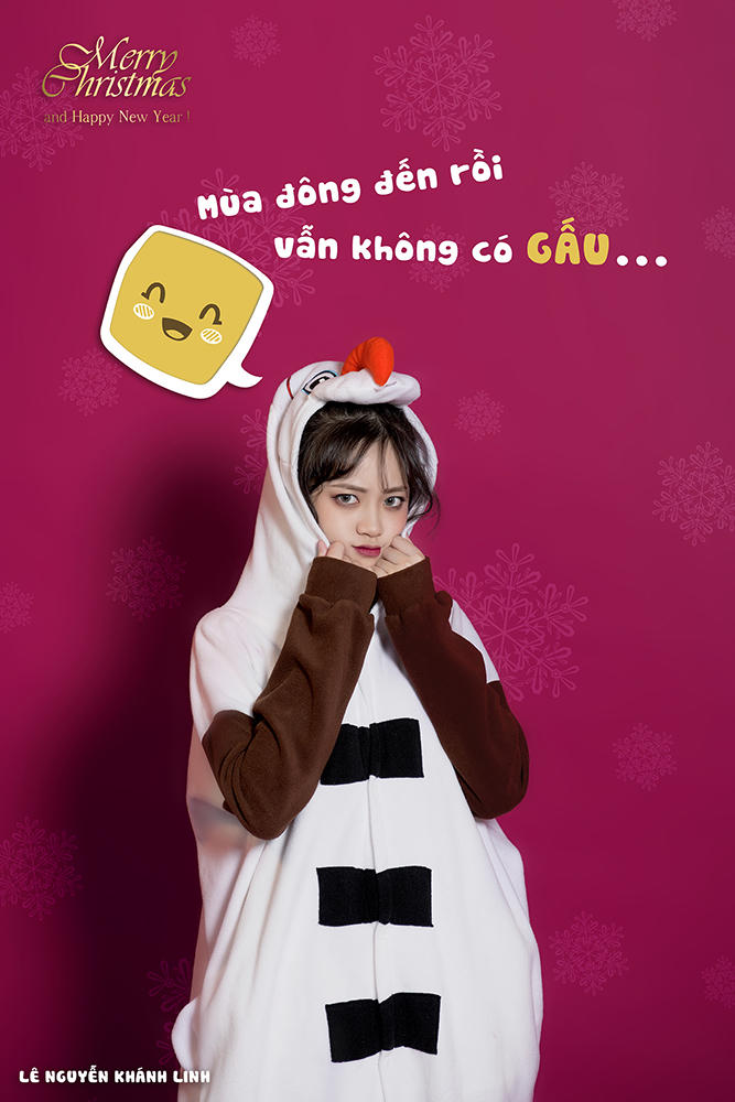 Và mới đây, để khép lại một năm 2018 đầy kỉ niệm, Khánh Linh đã cho "ra lò" bộ ảnh đón Giáng sinh mang tên "Biệt đội nhí nhố" mang phong cách “lầy lội”, đáng yêu – đúng phong cách của một cô nàng 19 tuổi.