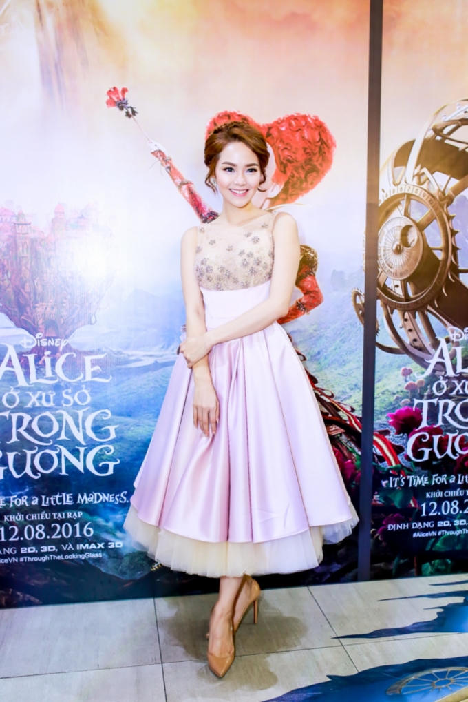 Hình tượng công chúa quen thuộc vẫn luôn gắn liền với Minh Hằng trong suốt thời gian qua. Ảnh: FB Minh Hằng.