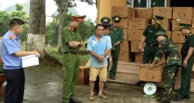 Đối tượng cùng khối lượng lớn pháo tang vật bị lực lượng chức năng bắt giữ.