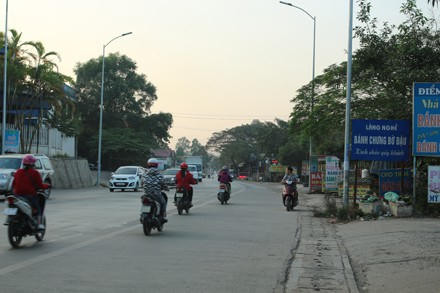 Do trạm thu phí BOT cải tạo quyến quốc lộ cũ đặt ngay tại khu vực gần ngã ba Bờ Đậu nên nhiều người dân, doanh nghiệp bức xúc vì họ cho rằng không sử dụng tuyến đường này nhưng vẫn phải trả phí là điều vô lí.