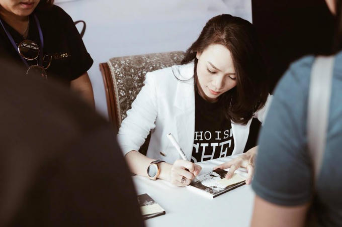 Chưa đầy một giờ phát hành, Mỹ Tâm đã phá kỉ lục khi tiêu thụ hơn 5.000 CD Vol.9