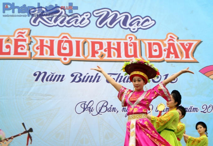 Tiết mục múa tâm linh trong buổi khai mạc. (Ảnh: Đức Biên)