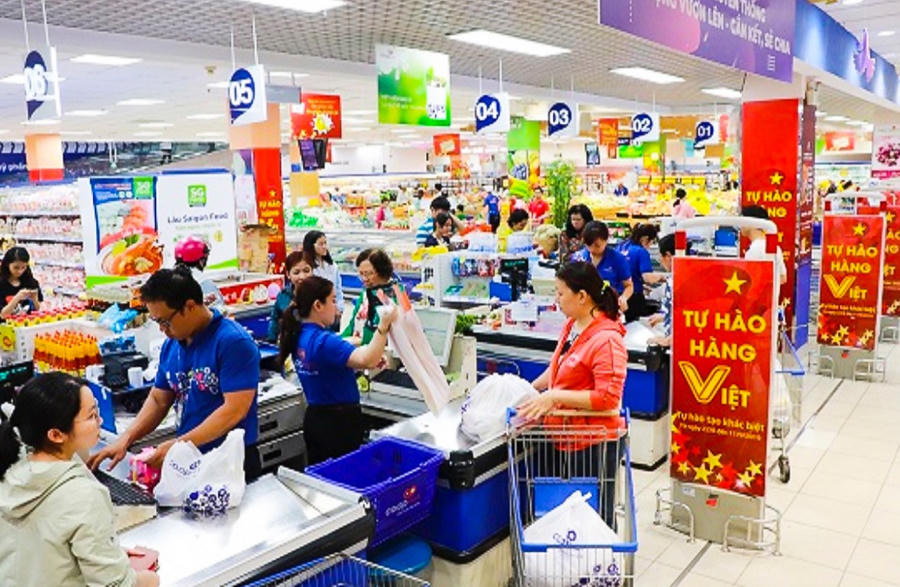 Trong giai đoạn cao điểm mua sắm đầu năm 2026, tỷ lệ hàng nội địa trên quầy kệ tại các siêu thị và trung tâm thương mại lớn thường xuyên duy trì ở mức trên 90%. Ảnh IT