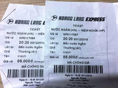 Hình ảnh 2 chiếc vé mà anh Cường mua từ quầy bán vé tại bến xe Nước Ngầm để về Hải Phòng.