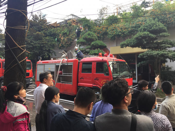 Hà Nội: Cháy lớn ở quán cà phê trên đường Phan Kế Bính