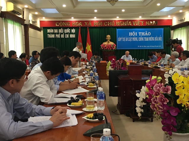 Các đại biểu cho rằng, để phát hiện, ngăn chặn tham nhũng cần phải ngăn chặn nhóm lợi ích, tập trung làm trong sạch từ Trung ương, Chính phủ rồi cấp tỉnh thành