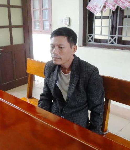 Đối tượng Hùng khai nhận, vì mâu thuẫn trong cuộc nhậu nên đã mua xăng đốt xe giường nằm.