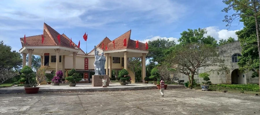 Di tích lịch sử Nhà ngục Kon Tum. Ảnh Đông Hưng