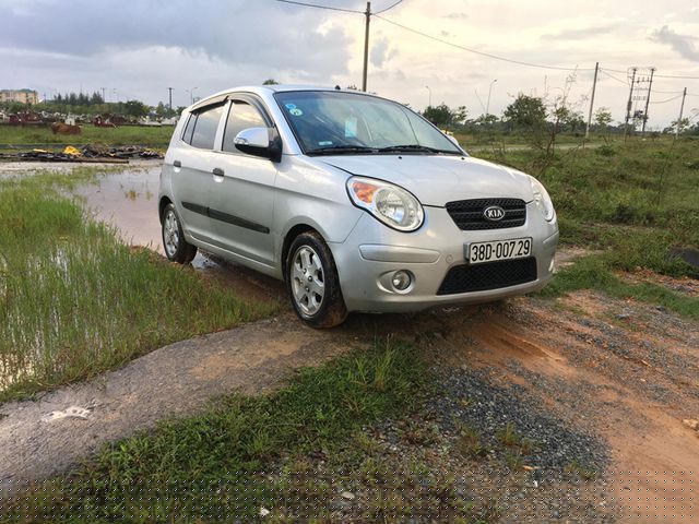 Đó cũng là lí do khi TP Hà Tĩnh tiến hành đấu giá, người dân TP Hà Tĩnh đã đổ xô về đây với quyết tâm sở hữu đất làm nhà, sinh sống lâu dài. Tuy nhiên, thực tế người dẫn đã hoàn toàn vỡ mộng, những gì diễn ra ở đây là là trái ngược.