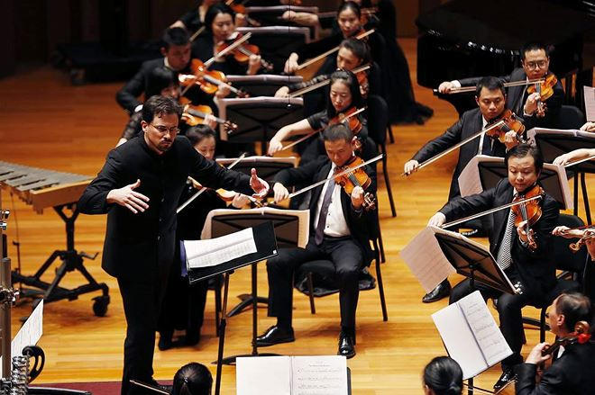 Nhạc trưởng Olivier Ochanine 2 - Dàn nhạc giao hưởng Sun Symphony Orchestra