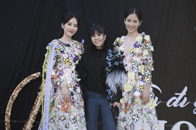 Theo concept của AMI Fashion show lần này là trang phục màu trắng, hầu hết các khách mời đều "tuân thủ" theo và chọn những mẫu thiết kế ấn hài hòa, tao nhã tại sự kiện.