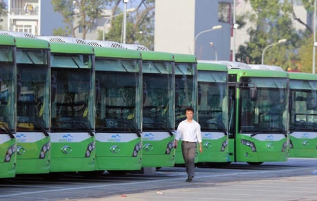 Buýt nhanh sẽ rút ngắn được thời gian đi lại tuyến Yên Nghĩa - Kim Mã là 5-10 phút so với buýt thường. Ảnh: Như Ngọc.