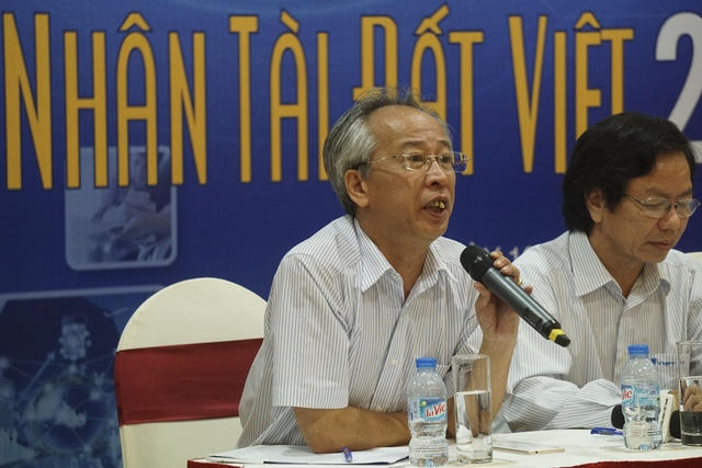 TS. Nguyễn Long chia sẻ về những câu chuyện thành công trong startup bắt đầu từ giải thưởng Nhân tài Đất Việt.