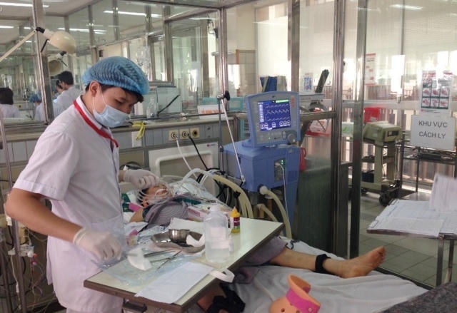 Từ 12/10, th&ecirc;m 16 tỉnh, th&agrave;nh phố tăng viện ph&iacute;. Ảnh: VGP/Th&uacute;y H&agrave;.