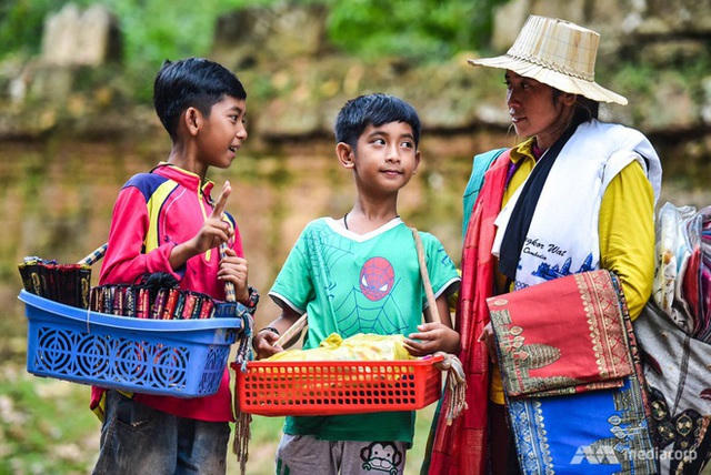 Cuộc sống gia đình cậu bé bán hàng rong đã bước sang trang mới
