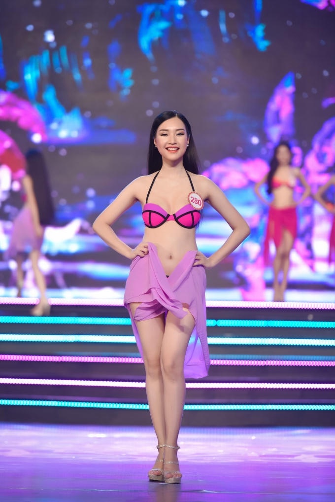 Lê Trần Ngọc Trân, 1995, sinh viên ĐH Khoa học Huế đến từ Thừa Thiên Huế.