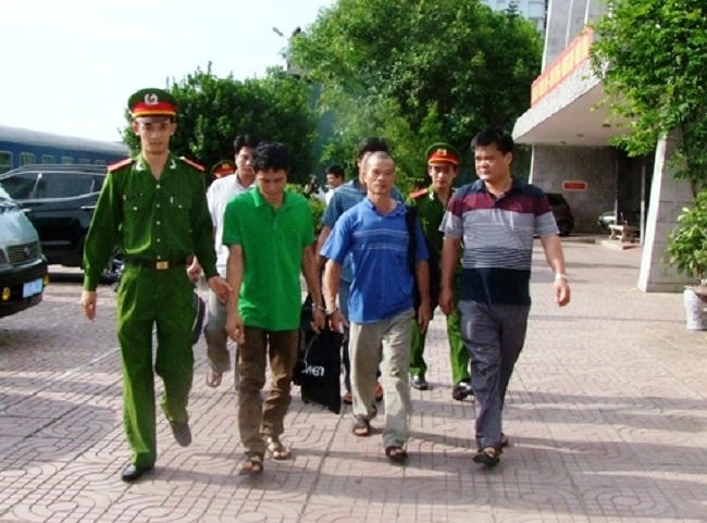Ngày 22/5, 4 đối tượng bị truy nã đã được dẫn giải về Thanh Hóa đề phục vụ công tác điều tra (Ảnh: Công an Thanh Hóa cung cấp)