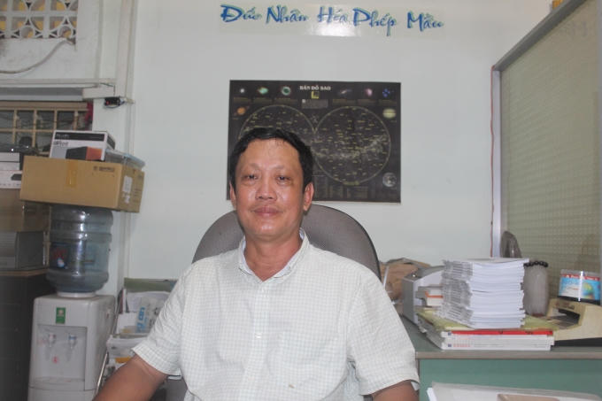 Giáo sư Đỗ Thanh Hải trong căn phòng nhỏ của mình.