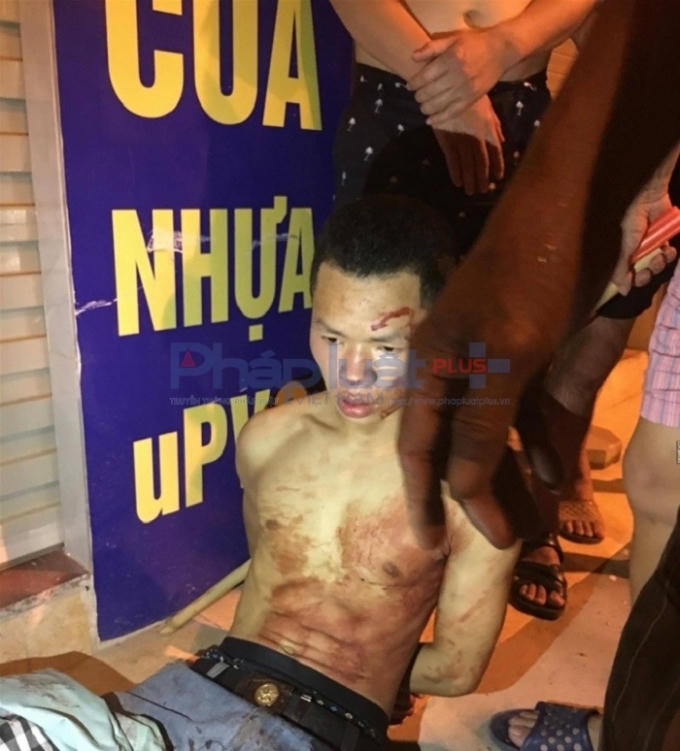 Kẻ gây án bị người dân bắt giữ ngay sau đó được xác định là Hà Văn Hiếu quê Lạng Sơn.