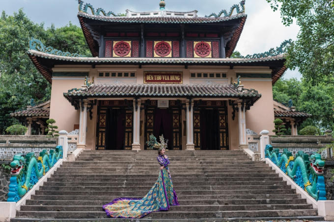 Ấn tượng với bộ Quốc phục “Khổng Tước” của đại diện Việt Nam tại Miss Asia World