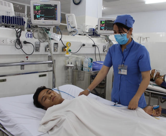 Bệnh nhân Huỳnh Văn Đẳng đang được chăm sóc.