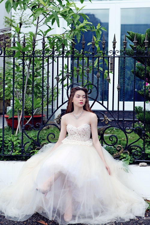 Người đàn bà quyền lực nhất showbiz cũng có lúc nhẹ nhàng, mộng mơ như cô công chúa. Ảnh: FB Hồ Ngọc Hà.