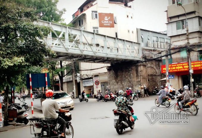 127 v&ograve;m cầu trăm tuổi H&agrave; th&agrave;nh trước ph&uacute;t đục th&ocirc;ng