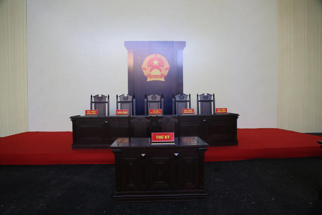 Cựu trung tướng Phan Văn Vĩnh bị ngất v&agrave; ng&atilde; trong bệnh viện