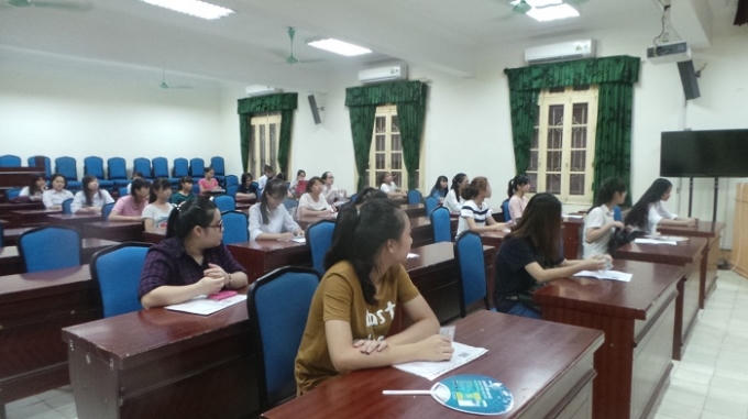 Năm nay là năm thứ hai Việt Nam tổ chức kỳ thi THPT Quốc gia và lấy kết quả của kỳ thi này để xét tuyển vào các trường đại học, cao đẳng. Đề thi THPT Quốc gia 2016 về cơ bản như năm trước, tập trung chủ yếu vào các kiến thức lớp 12, tăng cường câu hỏi mở, gắn với thực tiễn và câu hỏi vận dụng.