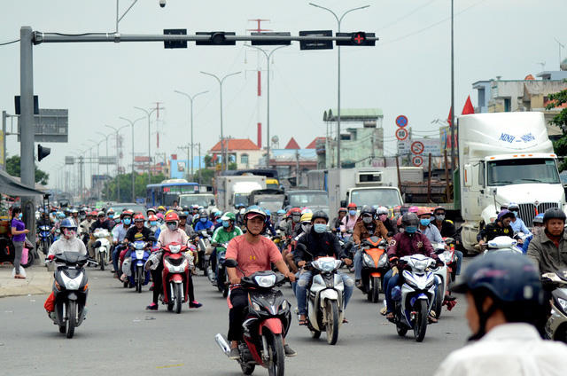 Những ngày này, xe máy chủ yếu là từ các tỉnh đổ về sau kỳ nghỉ lễ.