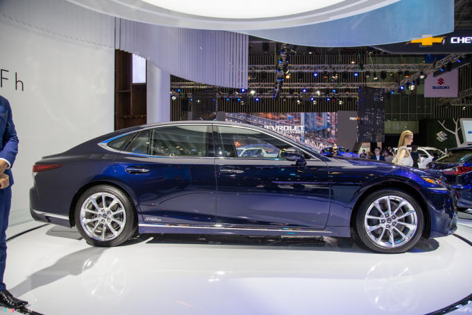 Lexus LS500h 2018.