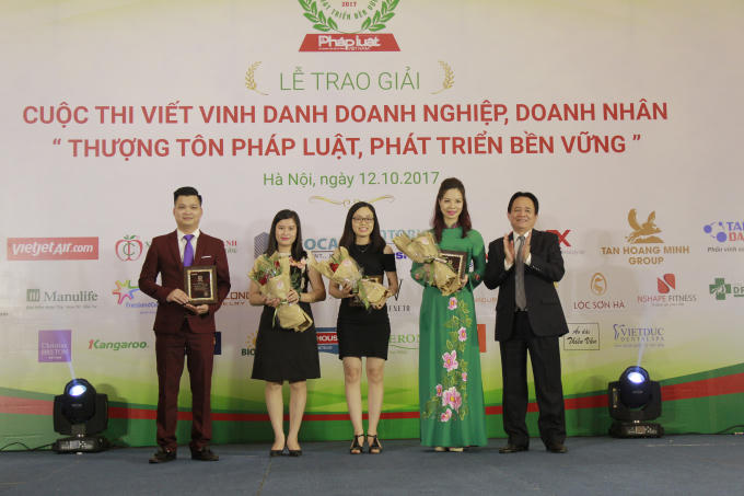 Cuộc thi được sự đồng hành của nhiều nhà báo, phóng viên.