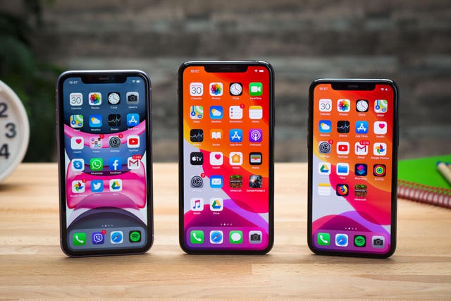 Tại thị trường không chính ngạch, giá bán của iPhone cũ cũng đồng loạt được các cửa hàng điều chỉnh giảm.